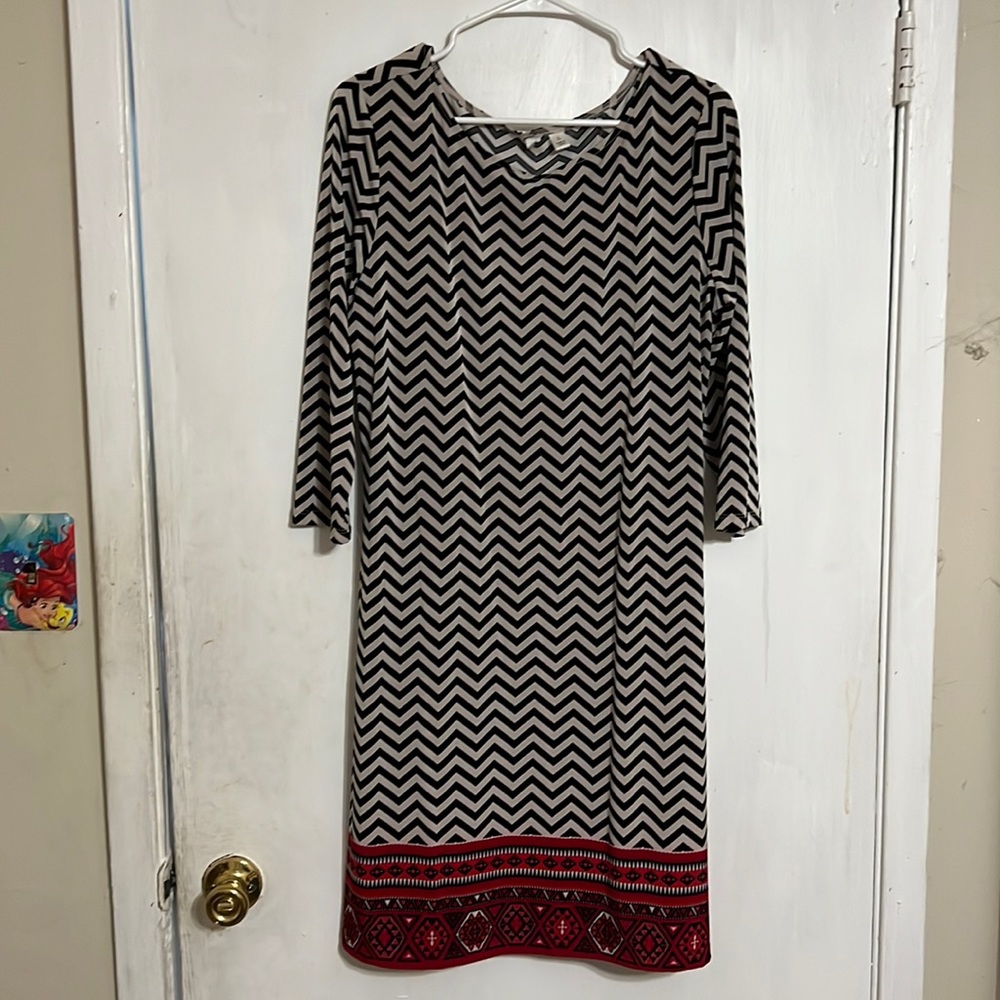 Black and white Chevron print with red design at the bottom!